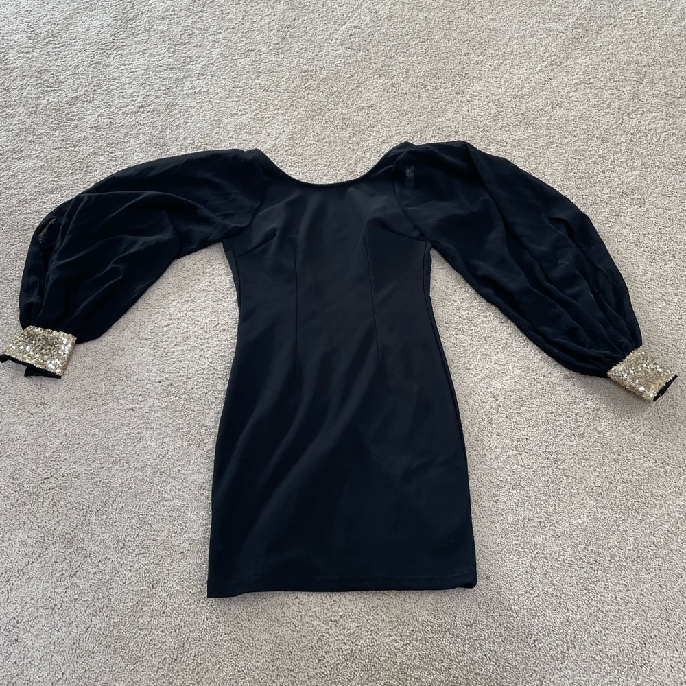 Brand new worn once. Nothing wrong with it.
